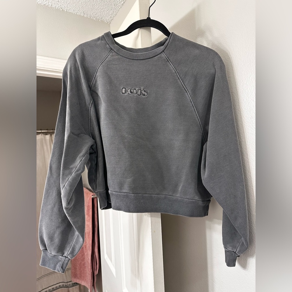 Levi’s sweatshirt